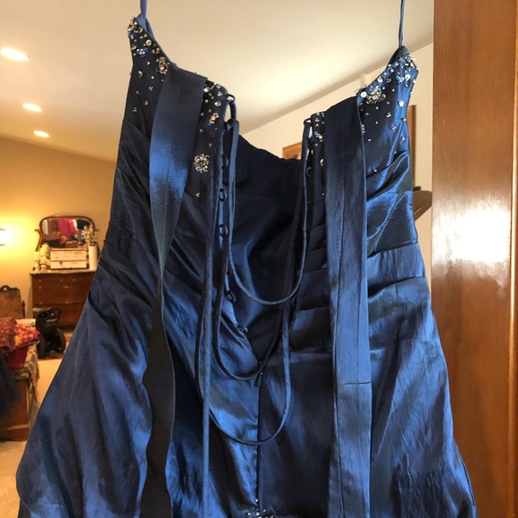 Floor length ball gown - Picture 4 of 6